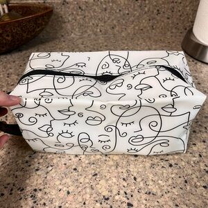 Abstract Face Design Cosmetic Bag - Black & White- NWOT